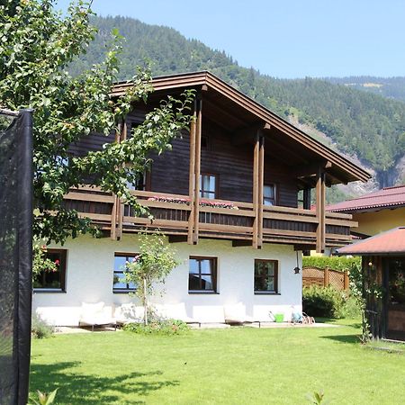 Quaint Mansion Near Ski Bus In Goldegg Esterno foto