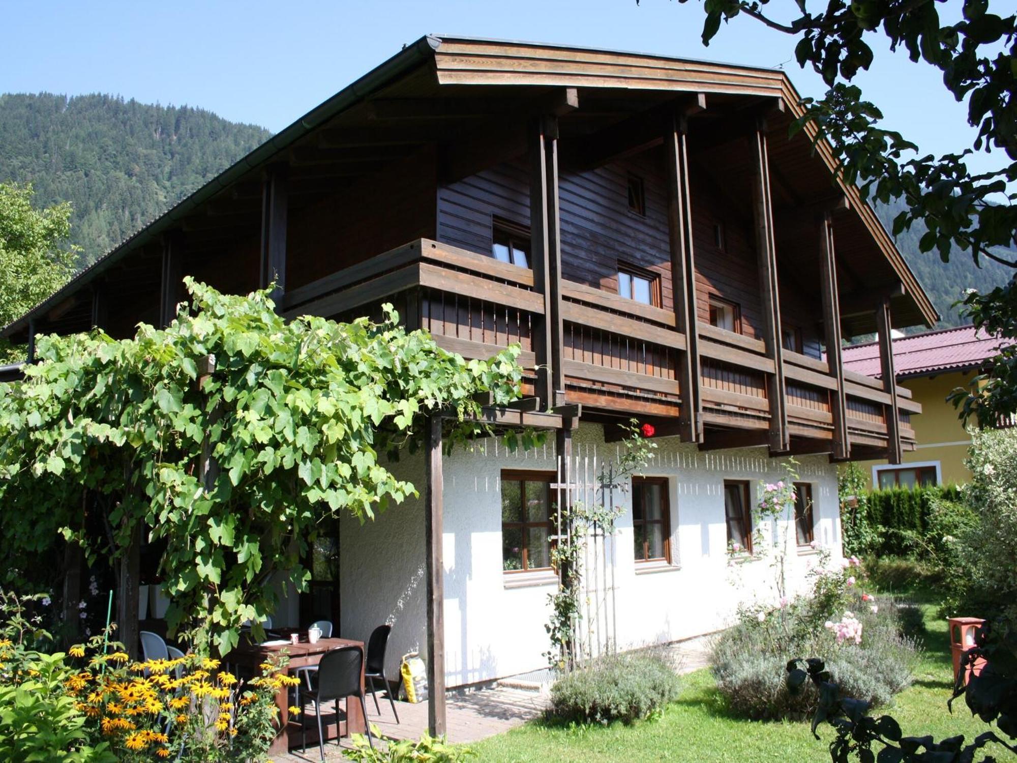 Quaint Mansion Near Ski Bus In Goldegg Esterno foto